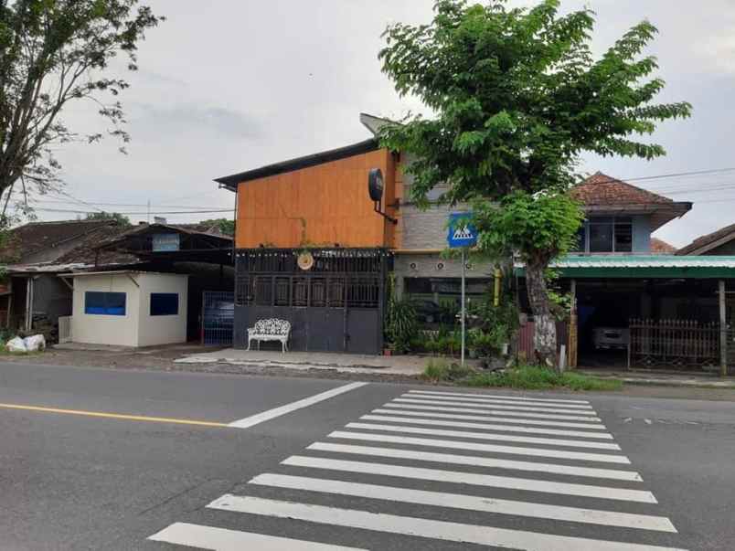 dijual rumah dan cafe di pinggir jalan raya bantul