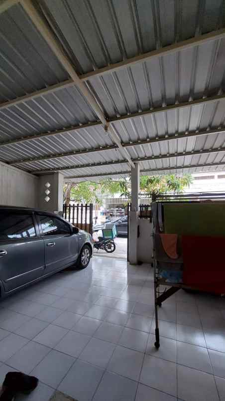 dijual rumah darmo baru barat