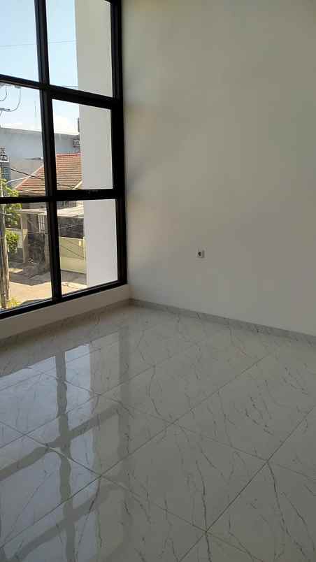 dijual rumah darmo harapan indah