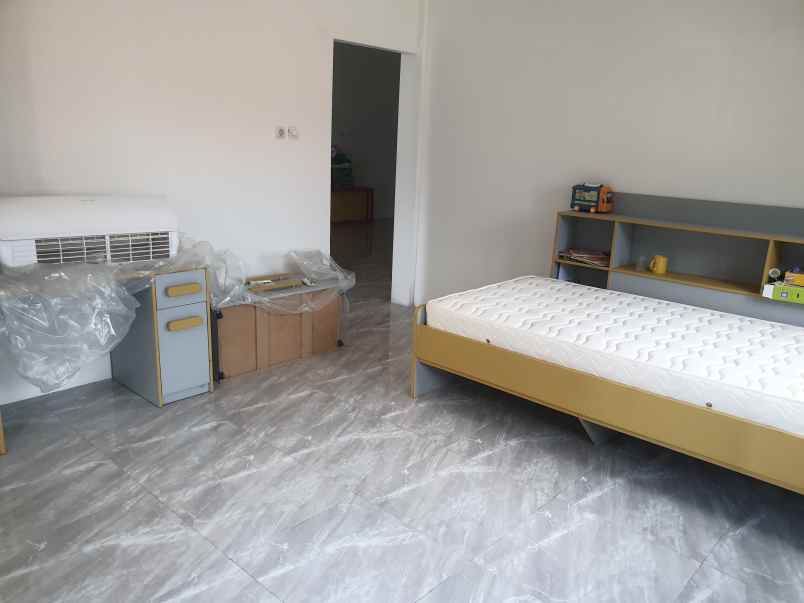 dijual rumah depan pt pupuk kujang cikampek