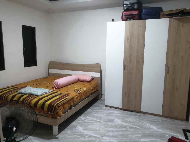 dijual rumah depan pt pupuk kujang cikampek