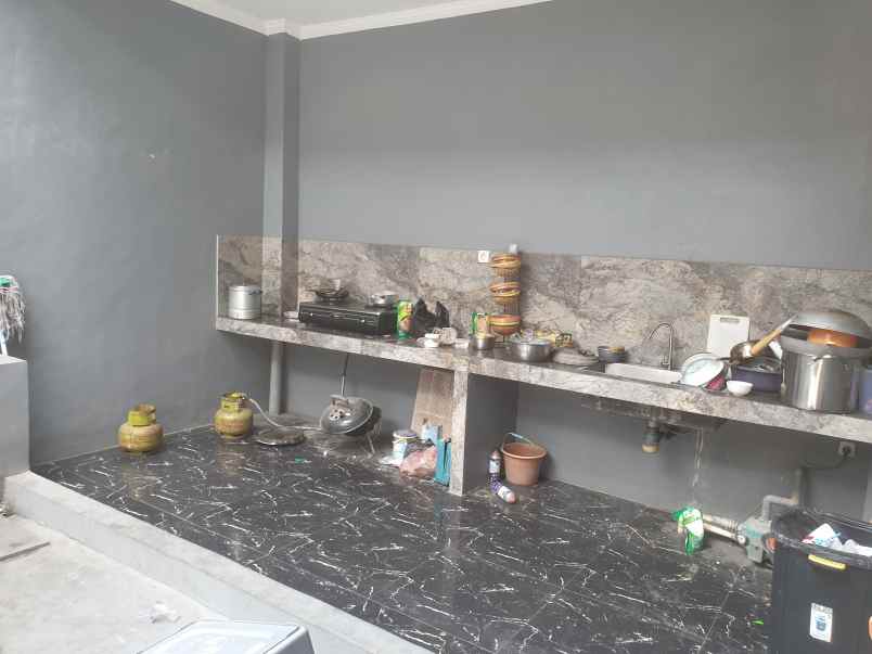 dijual rumah depan pt pupuk kujang cikampek