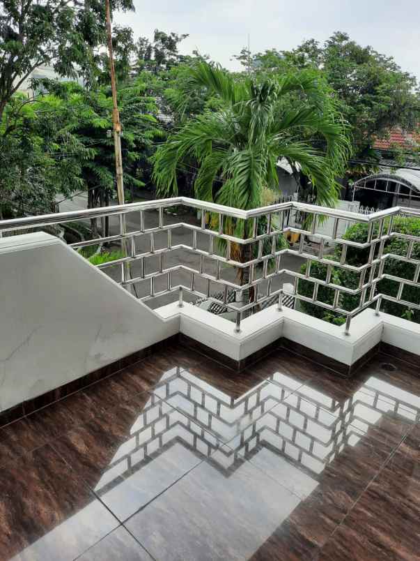 dijual rumah dharmahusada indah