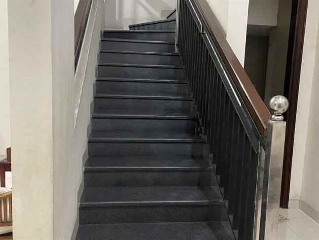 dijual rumah dharmahusada mas