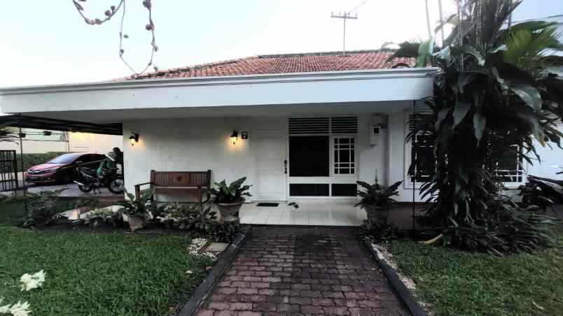 dijual rumah di jalan pancoran timur