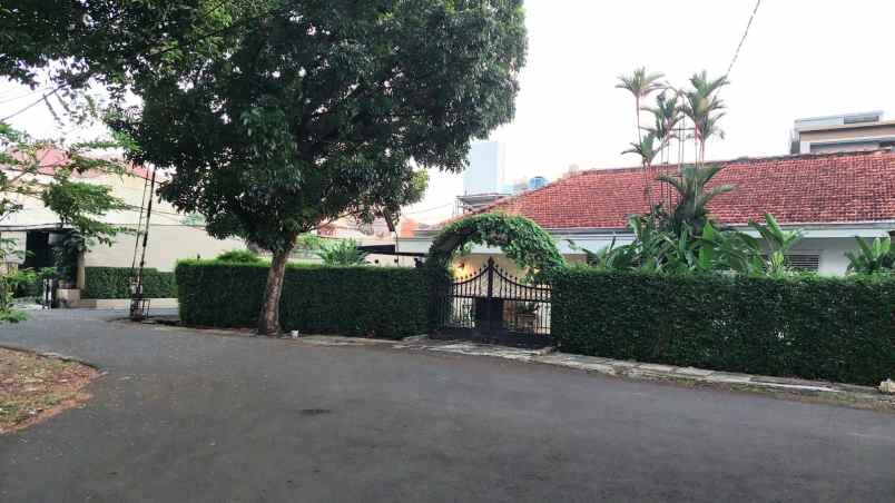 dijual rumah di jalan pancoran timur