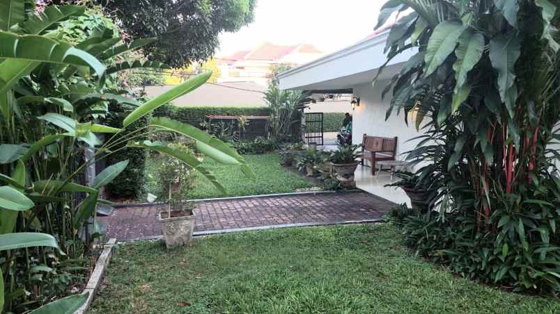 dijual rumah di jalan pancoran timur