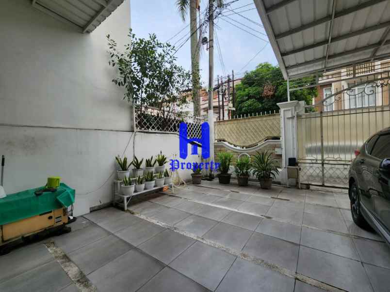 dijual rumah di jalan panglima nyak makam medan