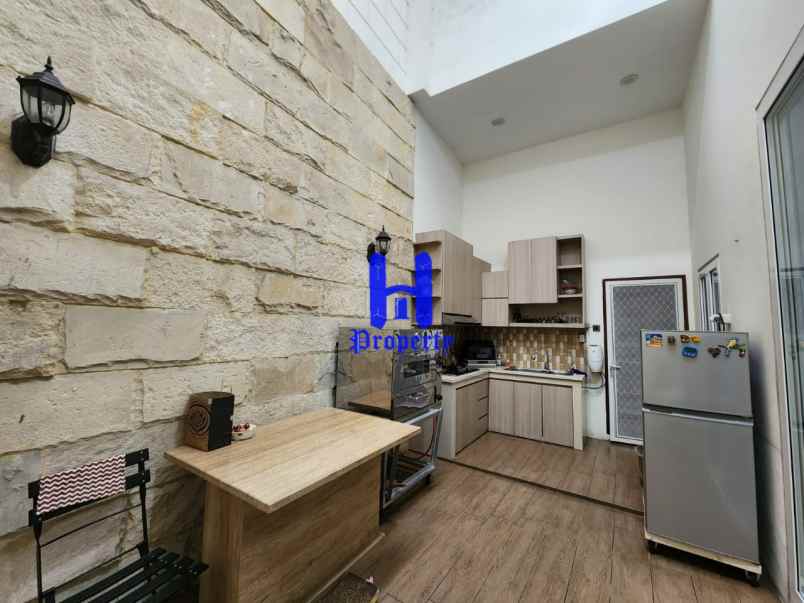 dijual rumah di jalan panglima nyak makam medan