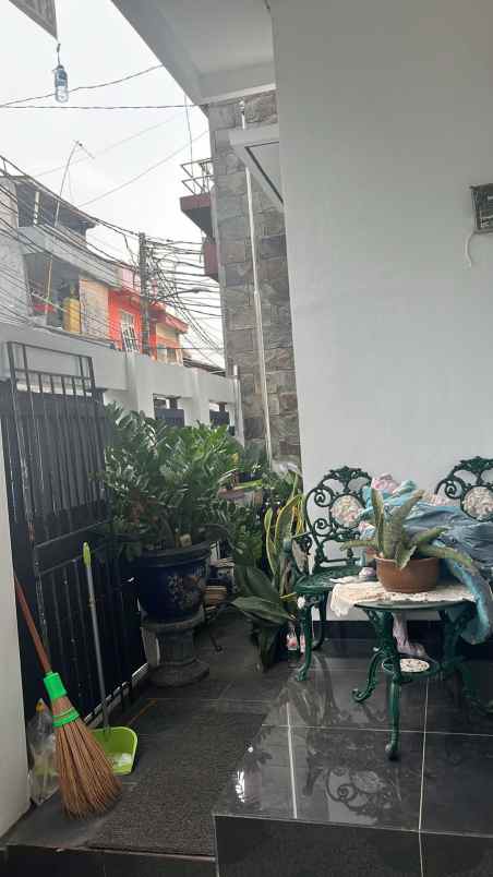 dijual rumah di jalan utan panjang