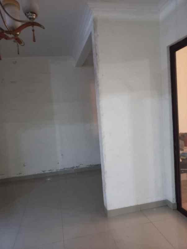 dijual rumah di legenda wisata cibubur