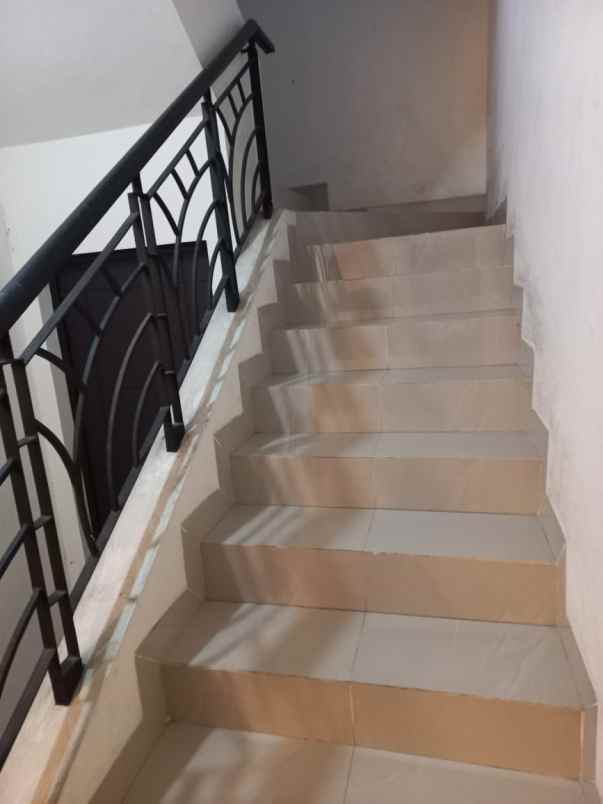 dijual rumah di legenda wisata cibubur