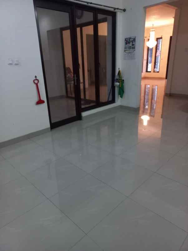 dijual rumah di legenda wisata cibubur