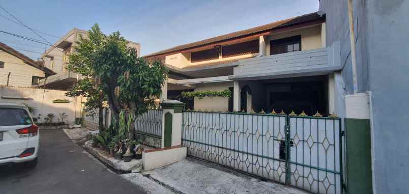 dijual rumah di perumahan bukit kencana