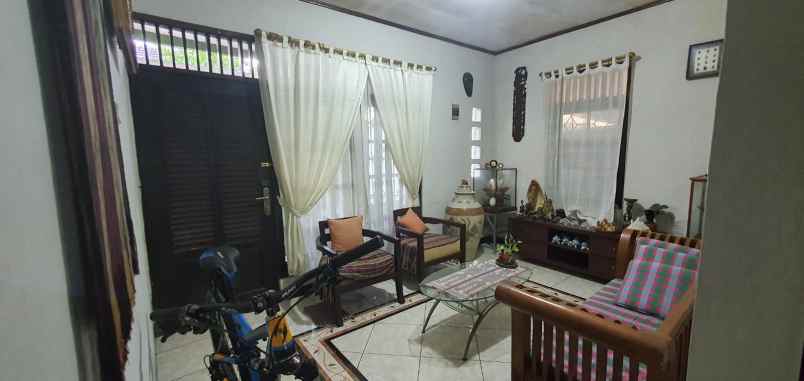 dijual rumah di perumahan bukit kencana