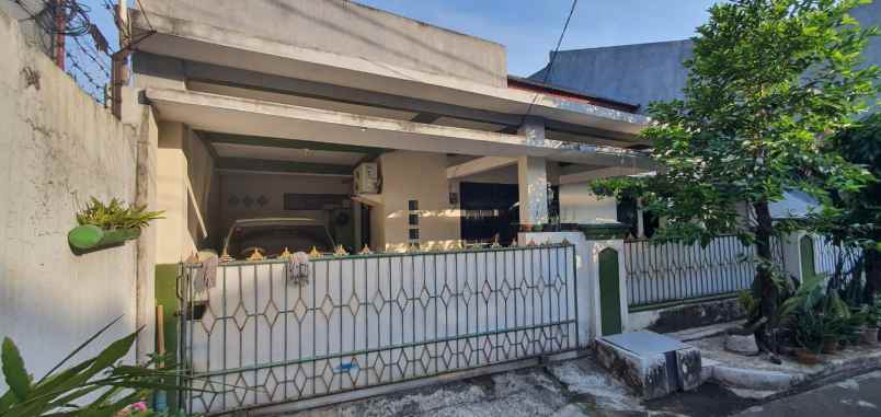 dijual rumah di perumahan bukit kencana