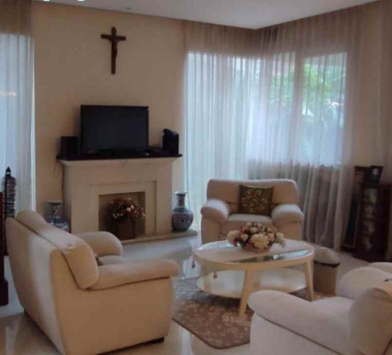 dijual rumah dian istana