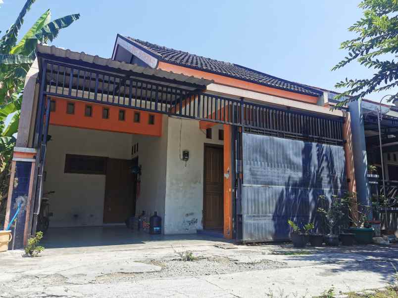 dijual rumah dk pabrik wirun mojolaban