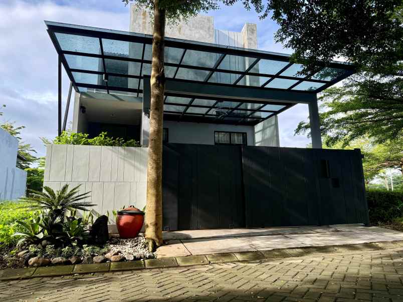 dijual rumah eksklusif lokasi araya malang