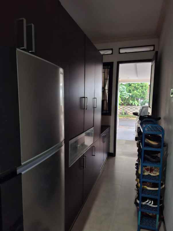 dijual rumah full furnish di legenda wisata