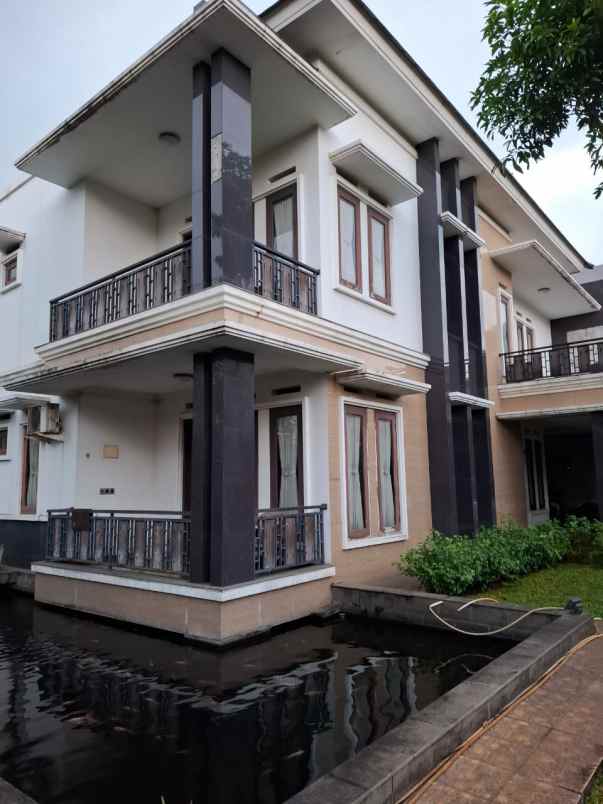 dijual rumah full furnish di legenda wisata