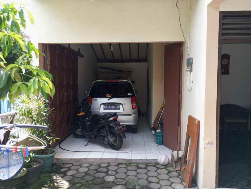 dijual rumah gambiran