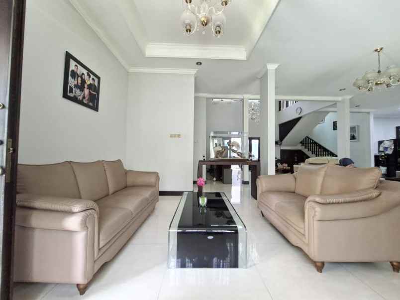 dijual rumah geger kalong setiabudi