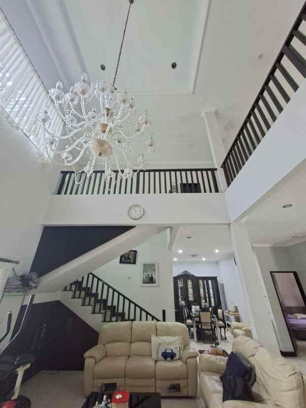 dijual rumah geger kalong setiabudi