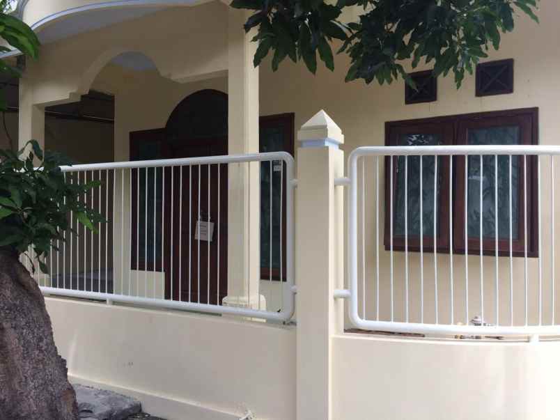 dijual rumah gkb gresik 1 5 lantai