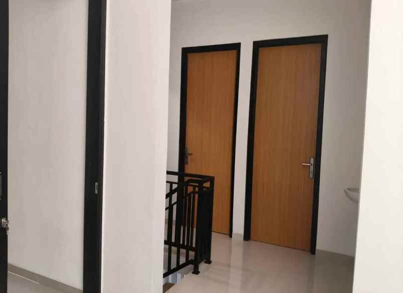 dijual rumah grafika raya