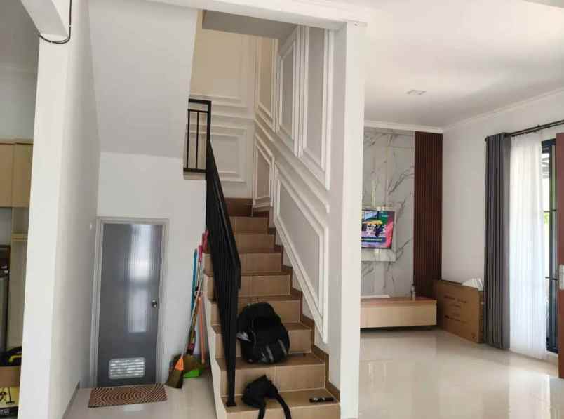 dijual rumah grafika raya