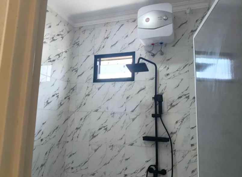 dijual rumah grafika raya