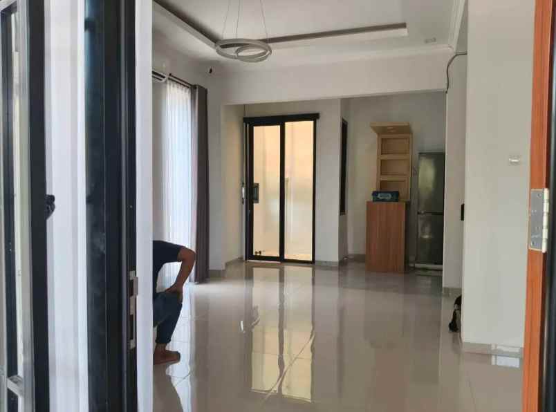 dijual rumah grafika raya