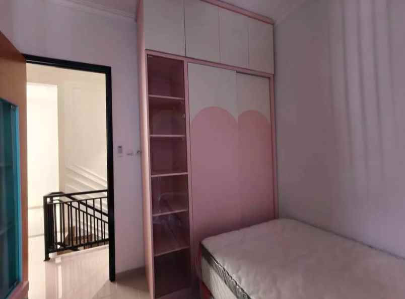 dijual rumah grafika raya