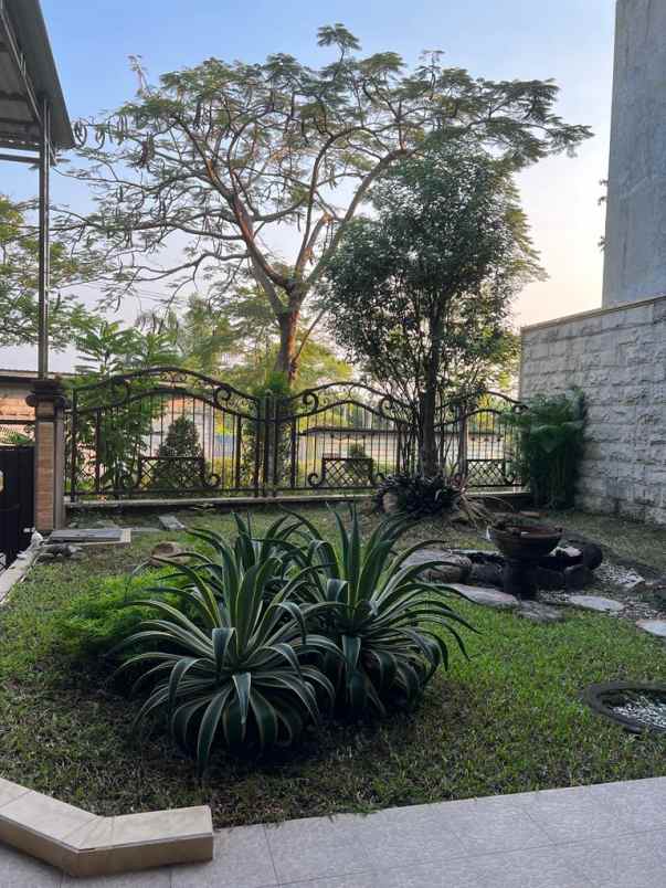 dijual rumah graha famili