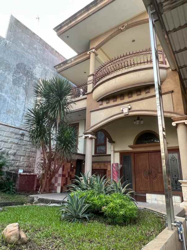 dijual rumah graha famili