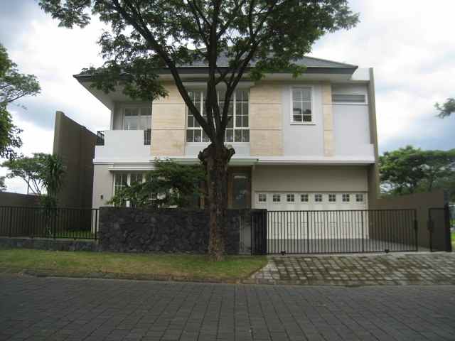 dijual rumah graha natura surabaya