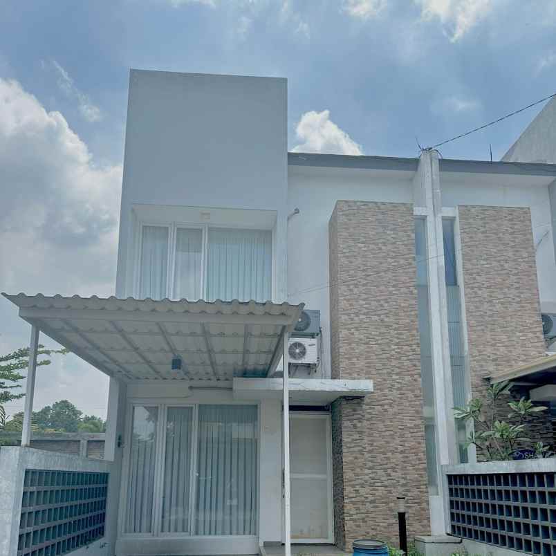 dijual rumah grand sharon residence