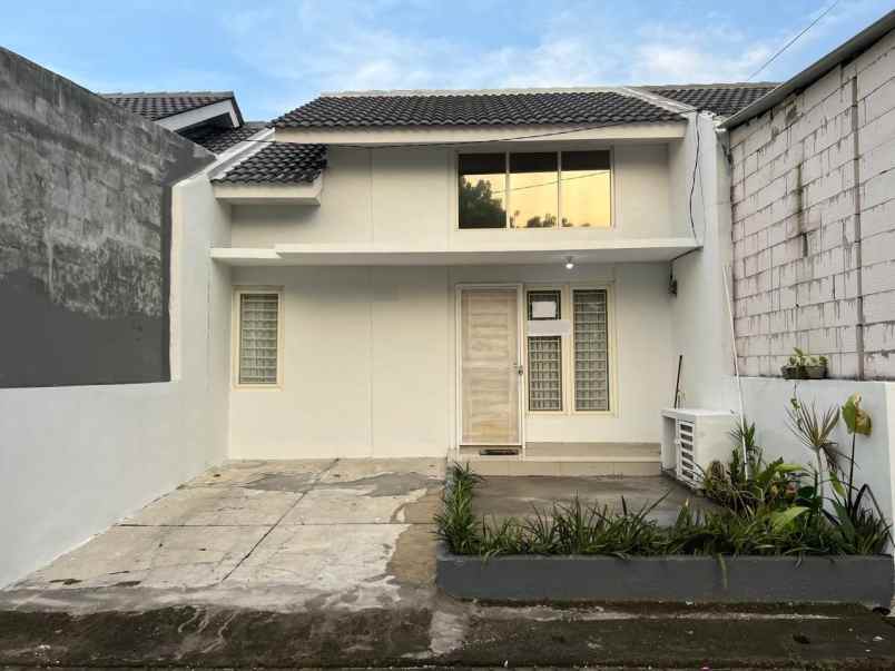 dijual rumah green mansion regency