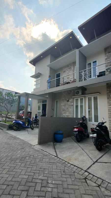 dijual rumah griya asri gondorejo