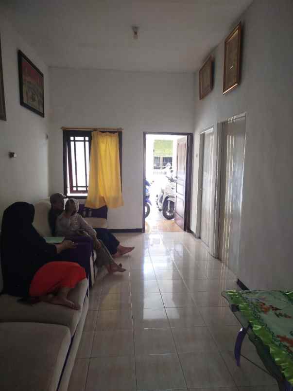 dijual rumah griya kebraon