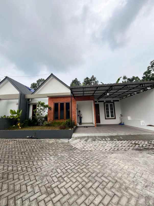 dijual rumah gunung pati