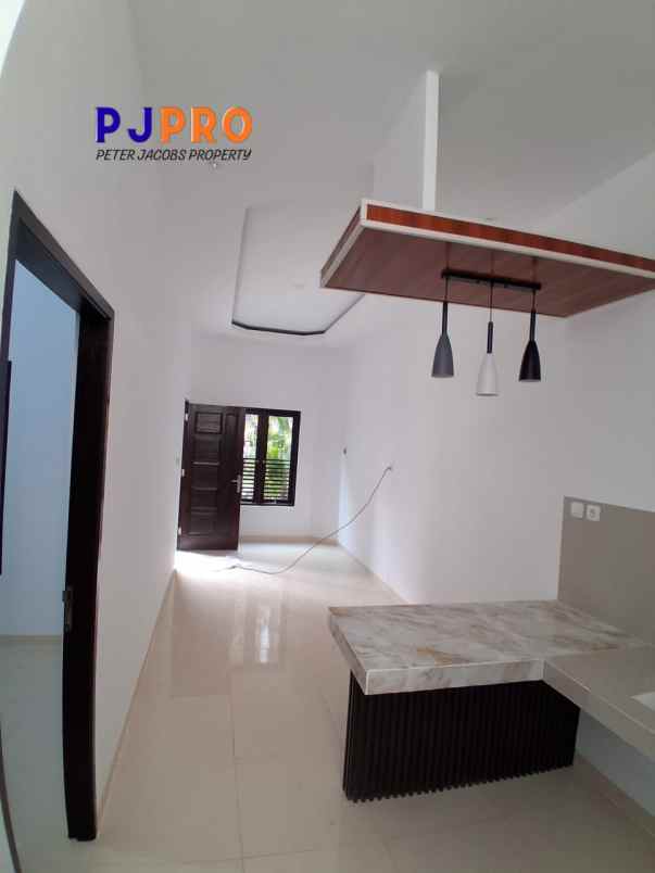 dijual rumah harapan indah