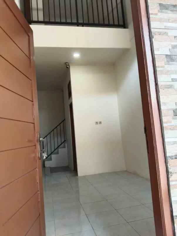 dijual rumah hunian modern di cipondoh