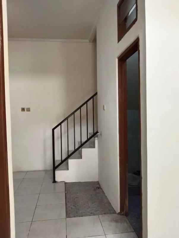 dijual rumah hunian modern di cipondoh