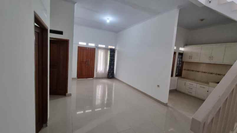 dijual rumah jagakarsa