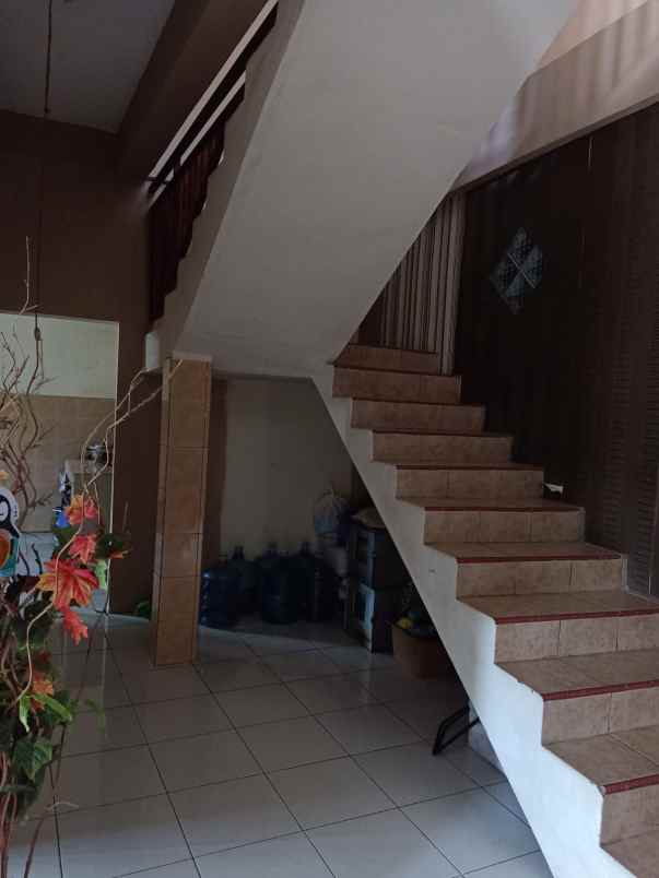dijual rumah jajar laweyan solo