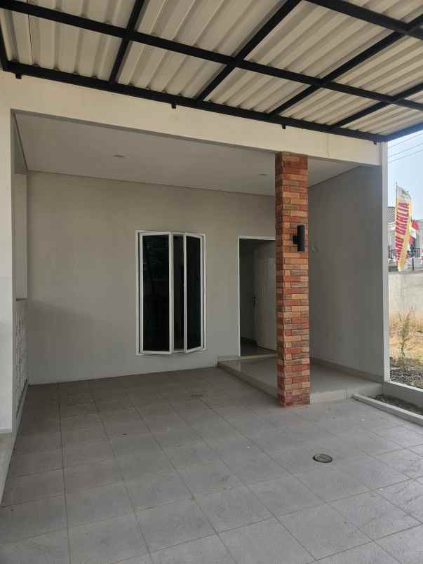 dijual rumah jalan boulevard grand