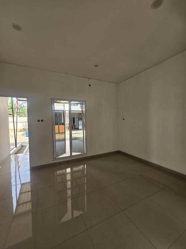 dijual rumah jalan boulevard grand