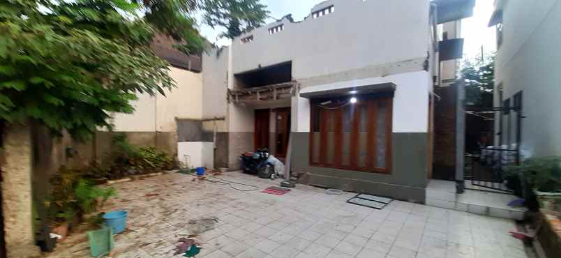 dijual rumah jalan cisitu